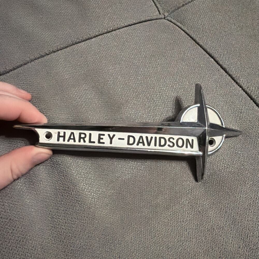 Vtg 1961-1962 Harley Davidson Motorcycle Fuel Tank Emblem Badge